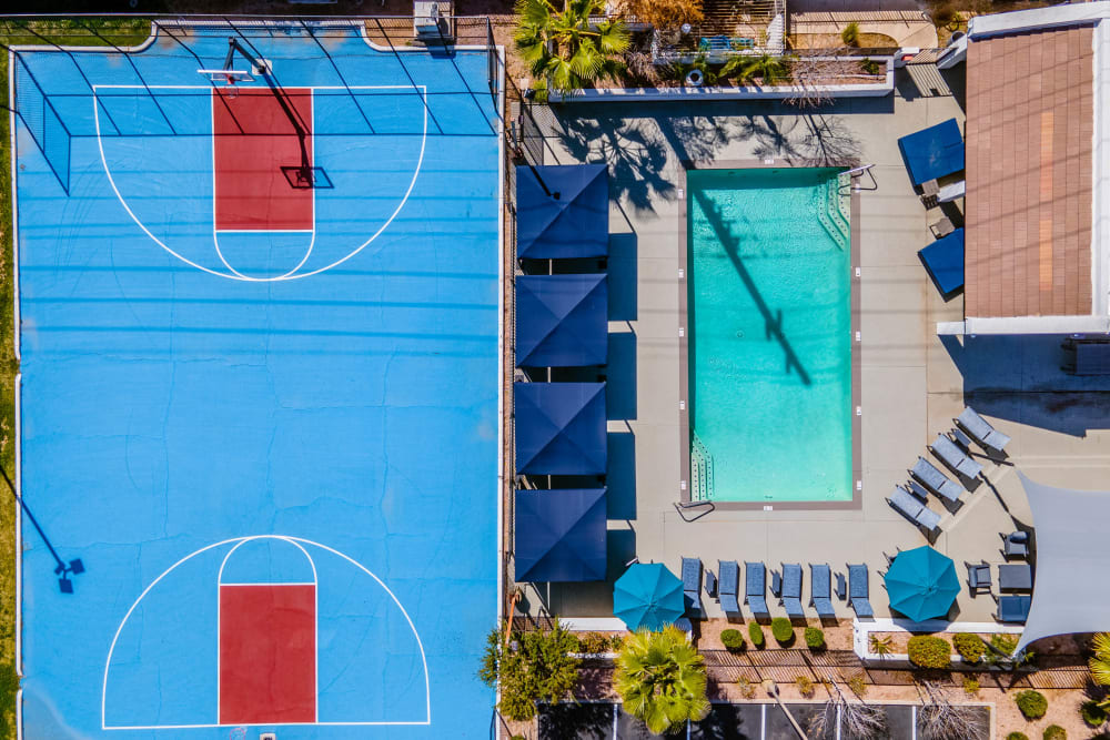 Aerial view swimming pool and basketball court at Station 21 Apartments in Mesa, Arizona