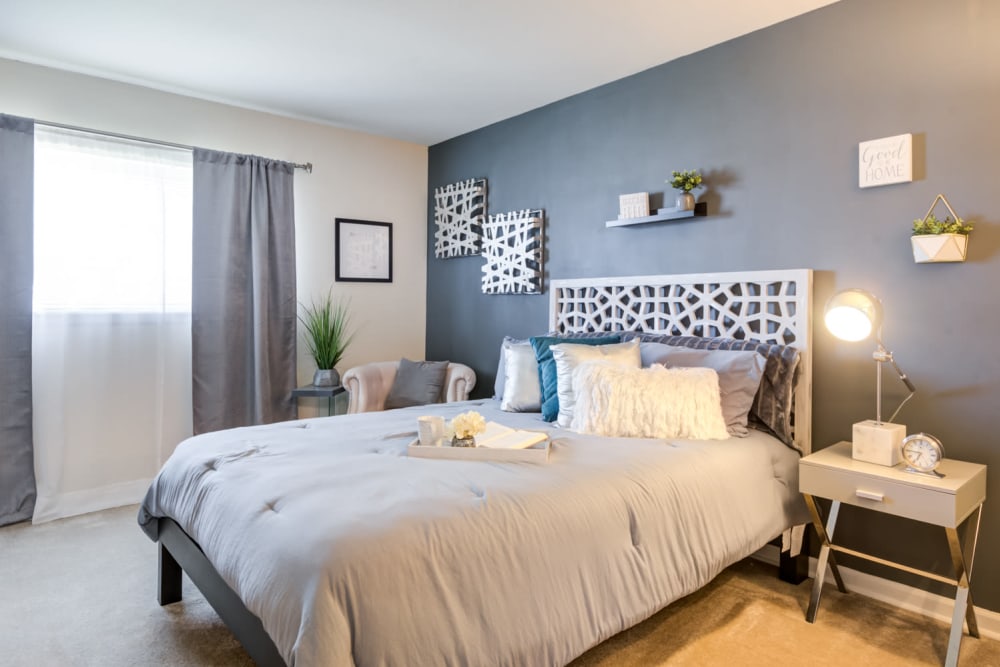 Princeton Estates Apartment Homes showcases a cozy bedroom in Temple Hills