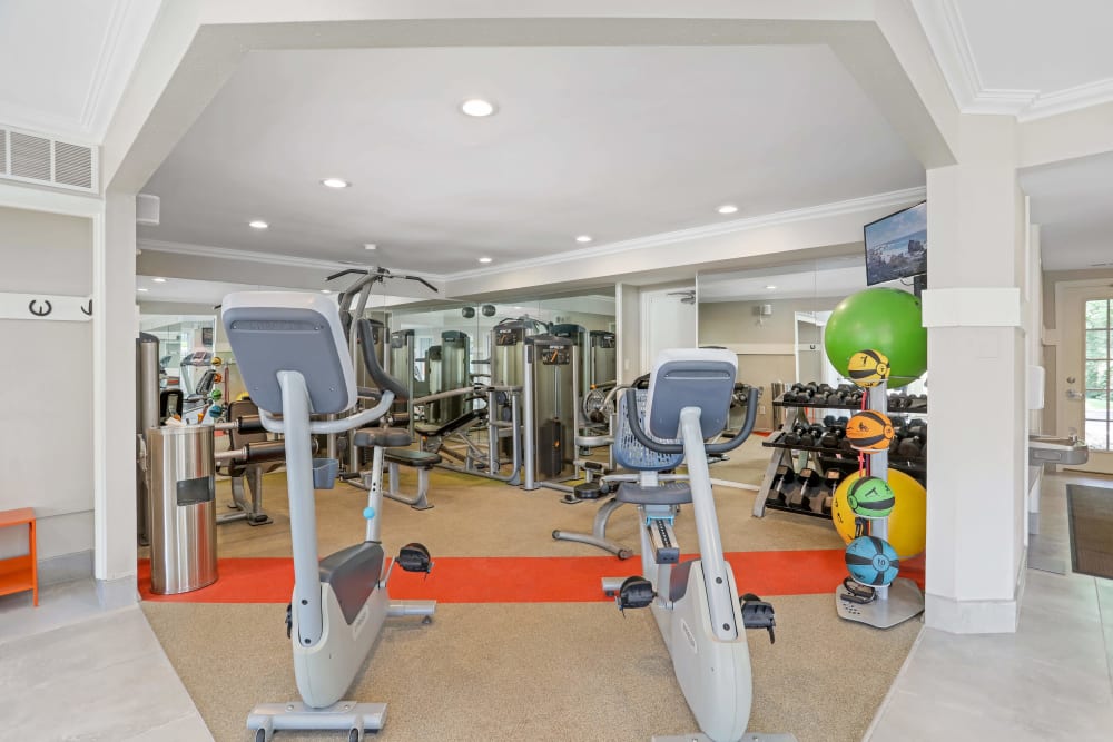 Professionally equipped fitness center at Saddle Creek Apartments in Novi, Michigan