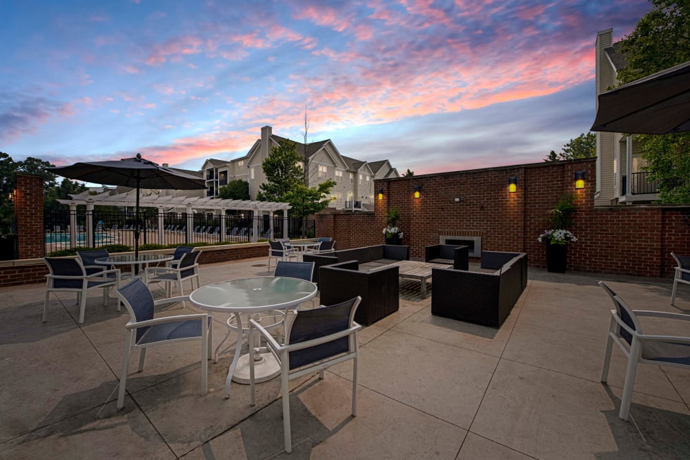 Outdoor Lounge at Apartments in Herndon, Virginia