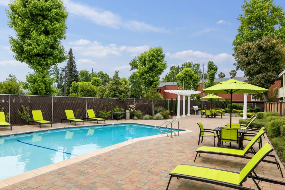 Swimming pool and grilling and picnic area at Parkway Apartments in Fremont, California