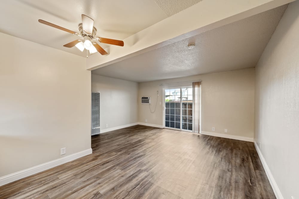 Spacious apartment at Mountain View Apartments in Concord, California