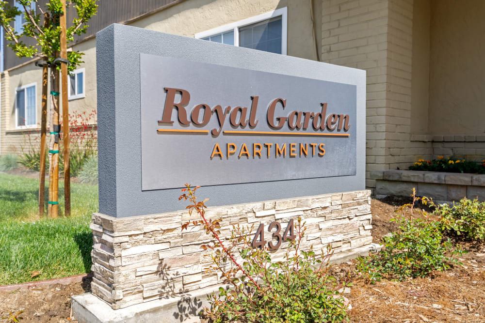 Sign for Royal Gardens Apartments in Livermore, California 