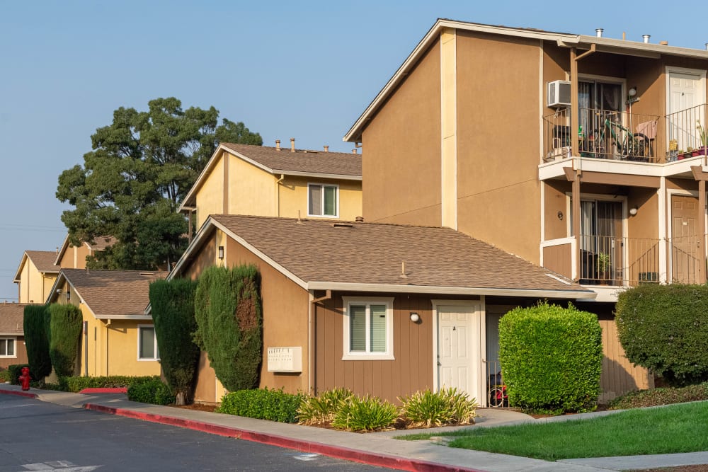 Exterior of Alderwood Park Apartments in Livermore, California