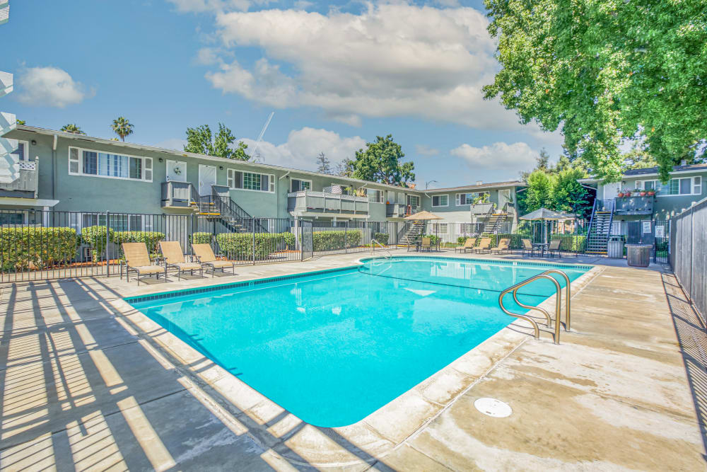 Swimming pool at Cherry Creek Apartments in San Jose, California