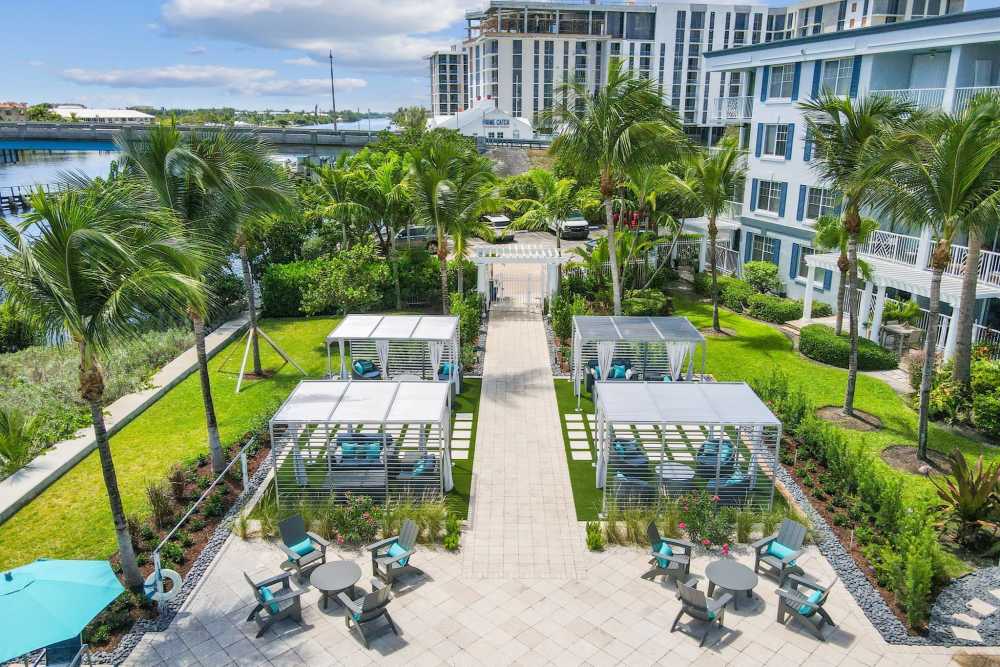 Beautiful courtyards at Bermuda Cay in Boynton Beach, Florida