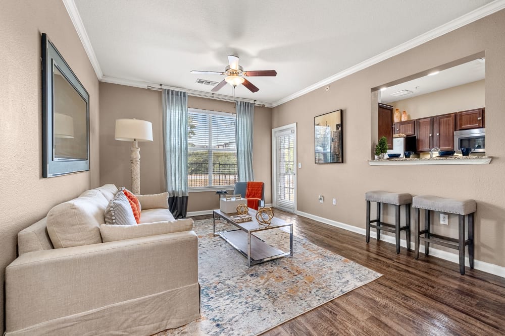 Living room with modern furnishings at Marquis at Crown Ridge in San Antonio, Texas