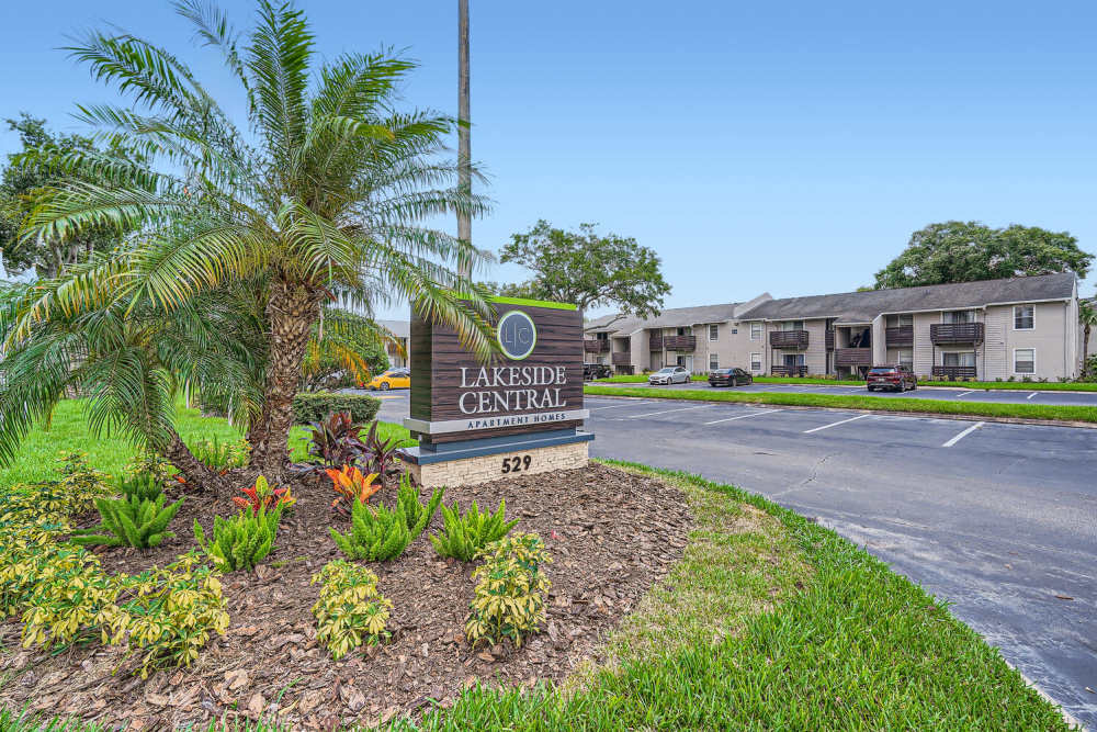 Exterior and main entrance at Lakeside Central Apartments in Brandon, Florida