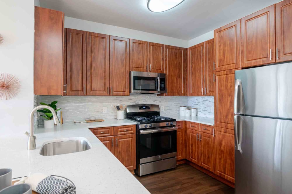 Modern Kitchen at Sofi Lyndhurst in Lyndhurst, New Jersey