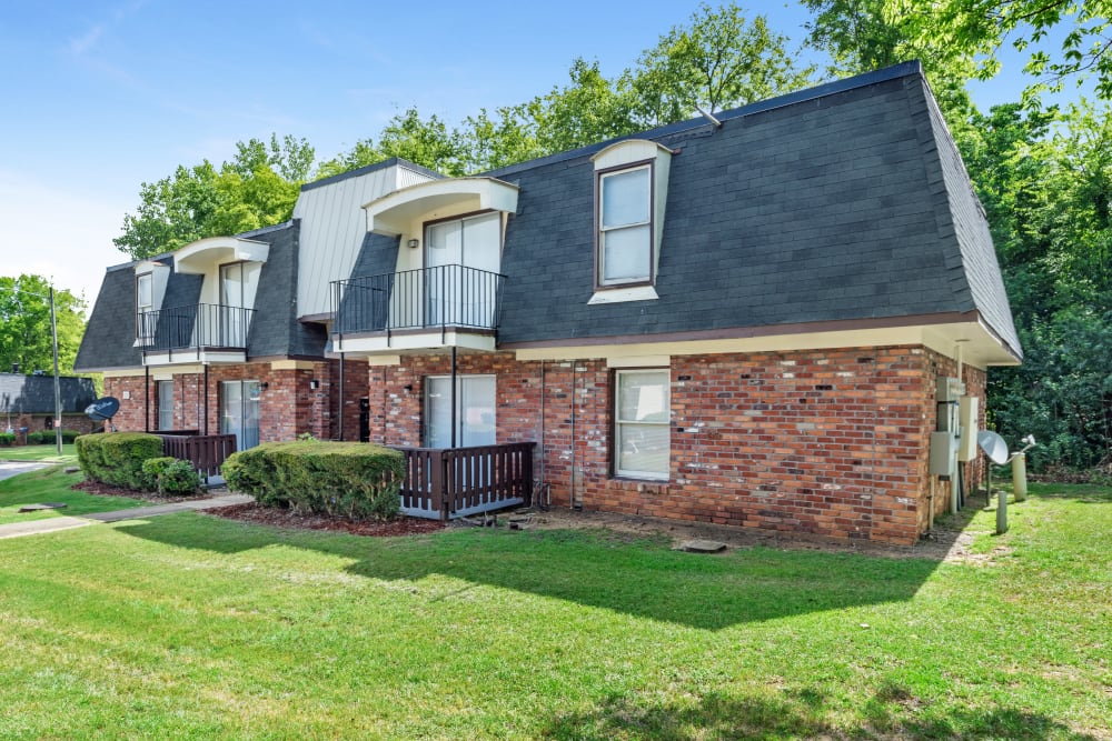 Exterior of an apartment building with balconies at Cambridge Place Apartments in Montgomery, Alabama