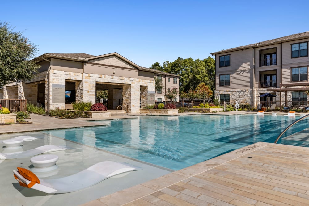 Luxurious pool at Olympus Auburn Lakes in Spring, Texas