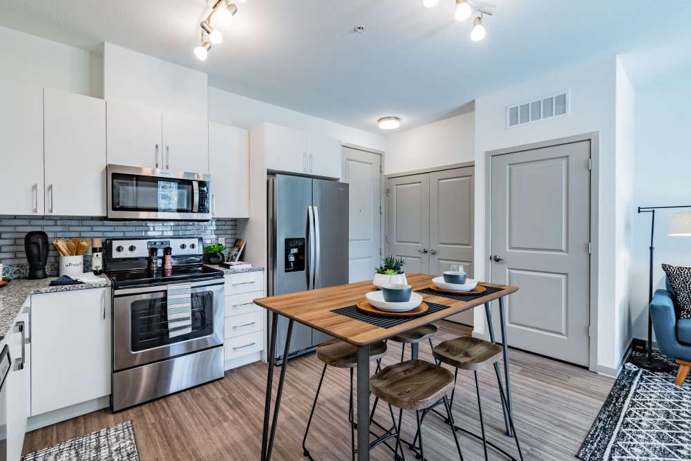 Eat-in kitchen with hardwood floors and all major appliances at Vue on Lake Monroe in Sanford, Florida