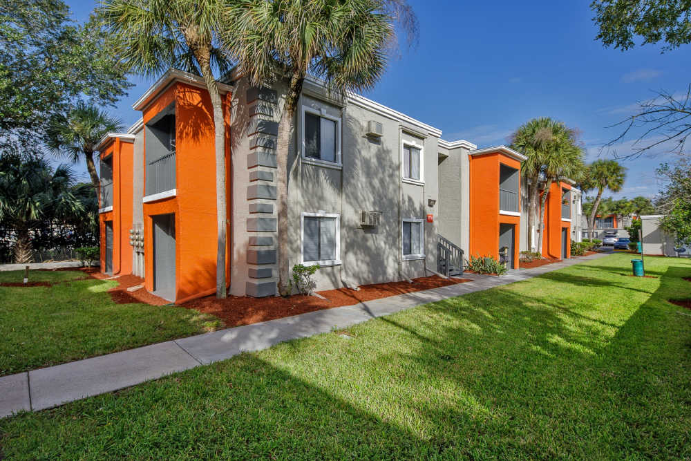 Exterior of apartment complex at Windward Apartments in Orlando, Florida