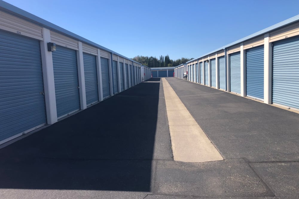 Drive-up outdoor units at Blue Oaks Self Storage in Roseville, California