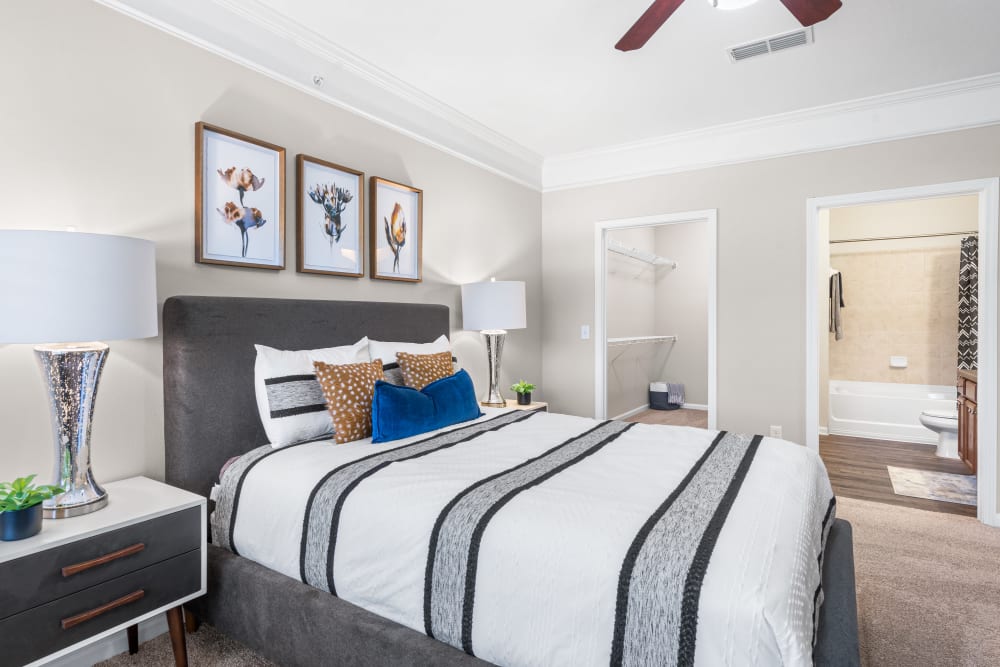 Beautiful Apartments with a Bedroom at Villas at Houston Levee East Apartments