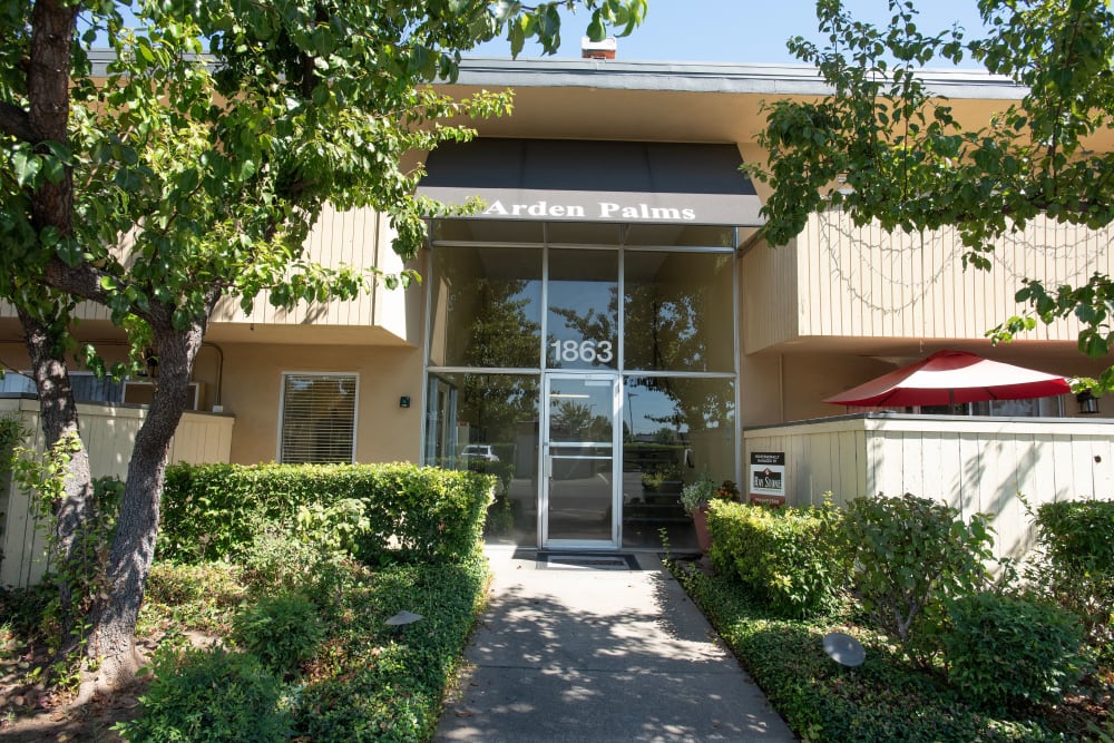 Exterior building and landscaping at Arden Palms Apartments in Sacramento, California