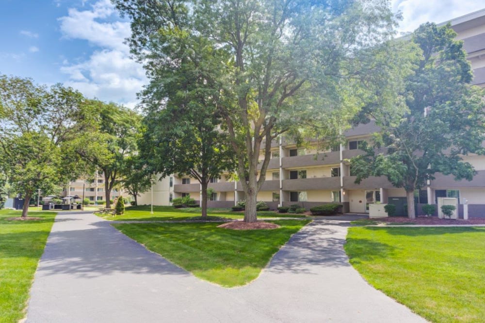 Courtyard and walking paths at Park Towers Apartments in Richton Park, Illinois