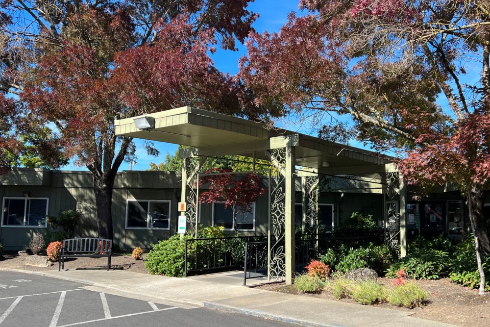 front entrance at Regency Care of Rogue Valley in Grants Pass, Oregon