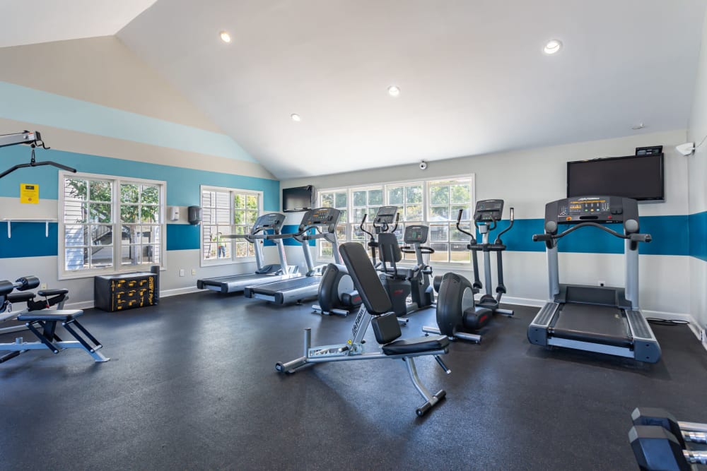 Fitness center at 865 Bellevue Apartments in Nashville, Tennessee features a variety of exercise equipment.