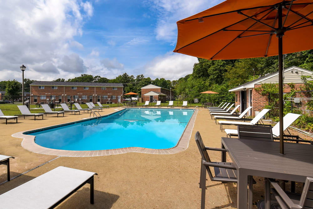 resort style pool at James River Pointe in Richmond, Virginia