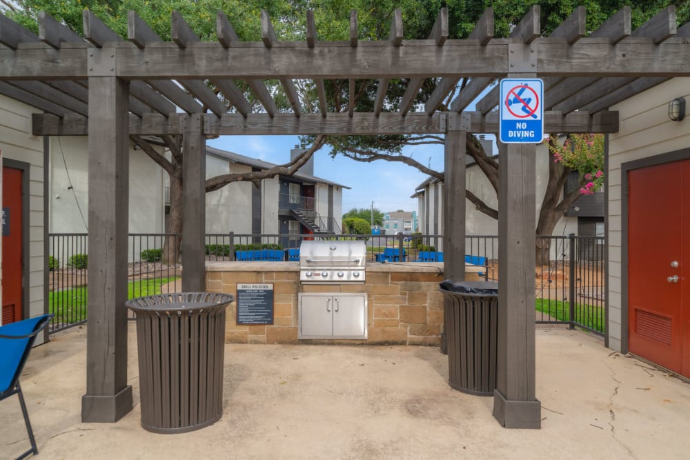 Grill Area at Lawson Apartment Homes in Benbrook, Texas