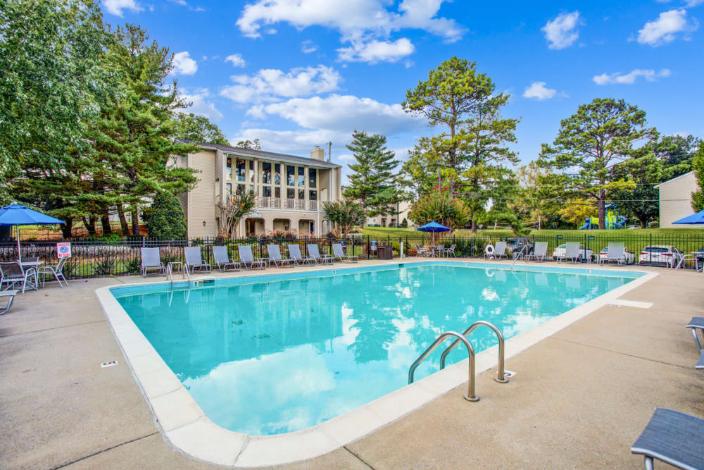 Beautiful blue sky with a luxurious pool Lincoya Bay Apartments & Townhomes in Nashville, Tennessee