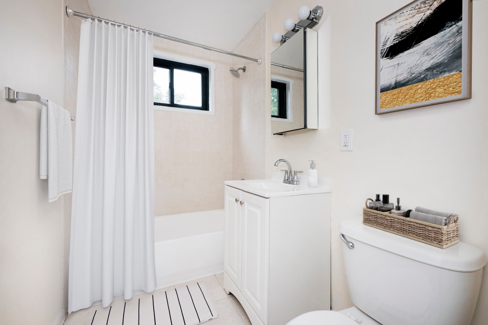 Large bathrooms with window