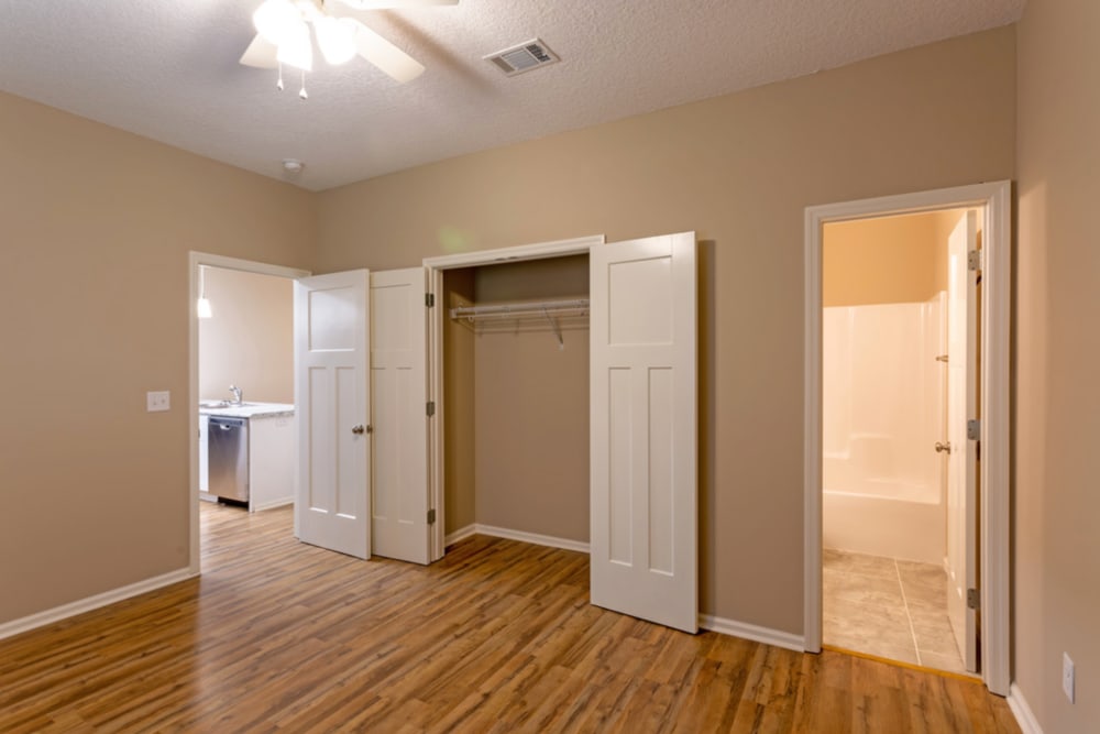 Spacious living room at Patriots Place in Valdosta, Georgia