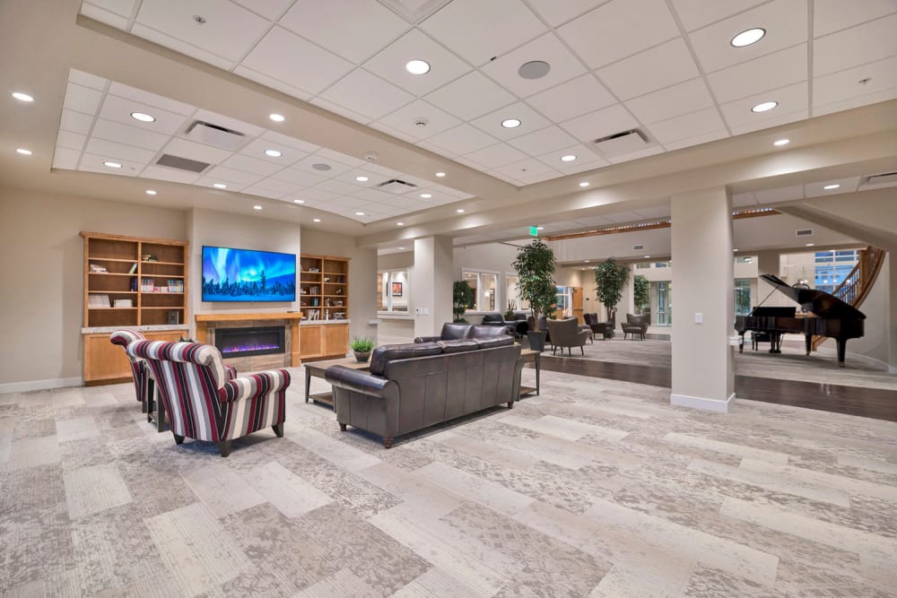 Lounge area with a tv at Crescent Senior Living in Sandy, Utah