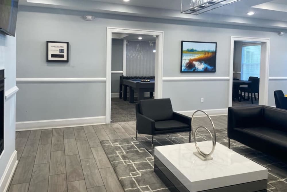Community lounge in the clubhouse at Pearl Pointe Apartments in Burlington, New Jersey