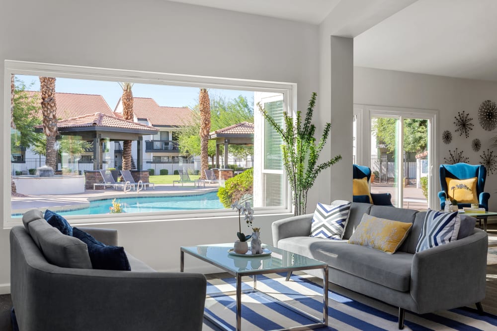 Resident lounge with view of the pool at Cielo on Gilbert in Mesa, Arizona