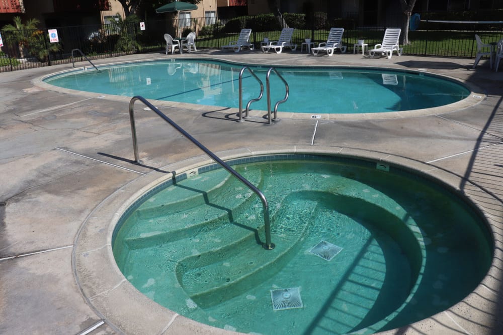 Outdoor swimming pool and hot tub at Gramercy Apartments in San Diego, California