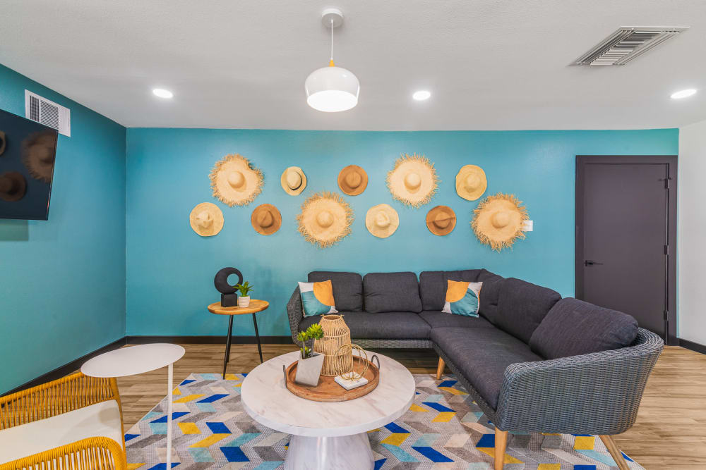 Lounge area at Mateo Apartment Homes in Arlington, Texas