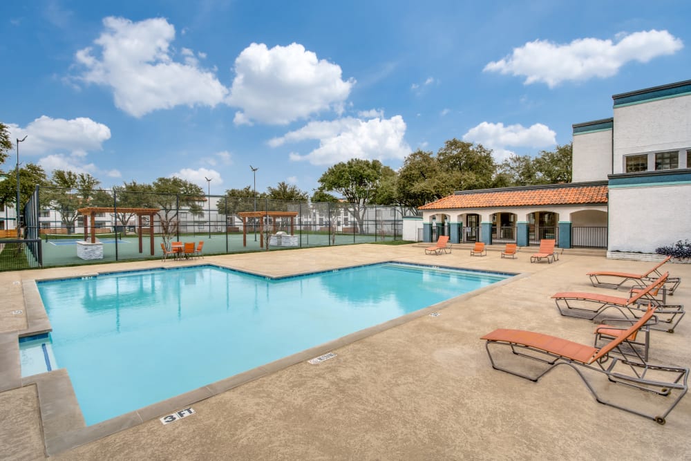 Luxurious swimming pool at Mateo Apartment Homes in Arlington, Texas