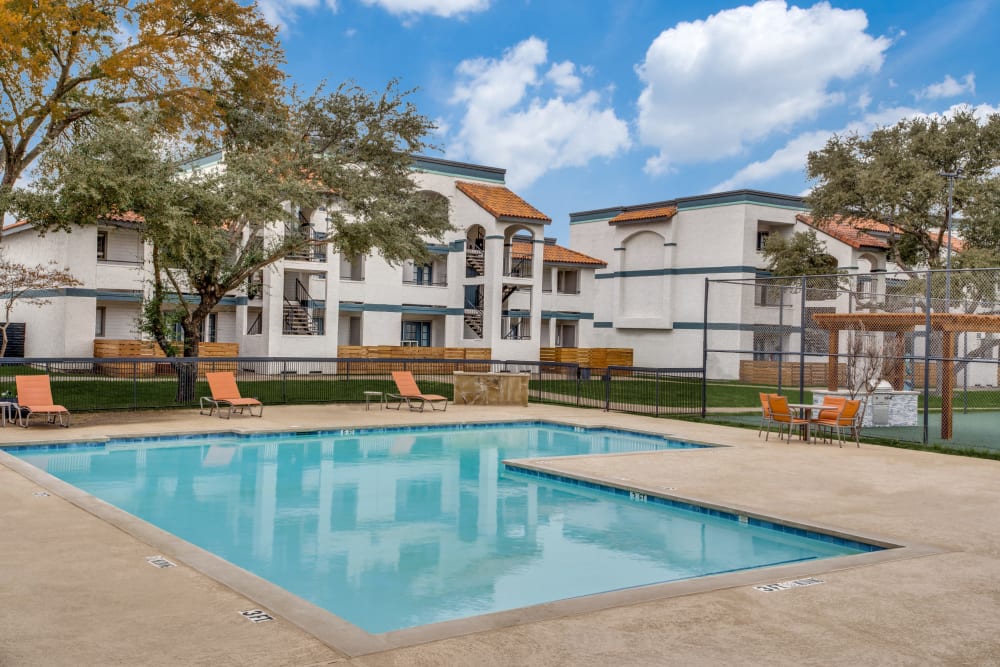 Luxurious pool at Mateo Apartment Homes in Arlington, Texas