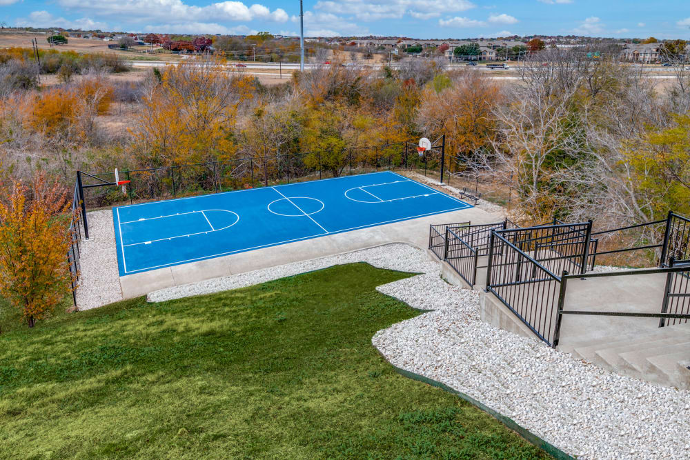 Basketball court at Remi Apartment Homes in White Settlement, Texas