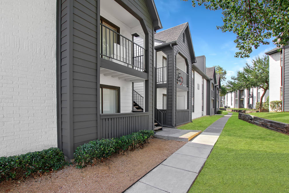 Quality buildings at Wythe Apartment Homes in Irving, Texas