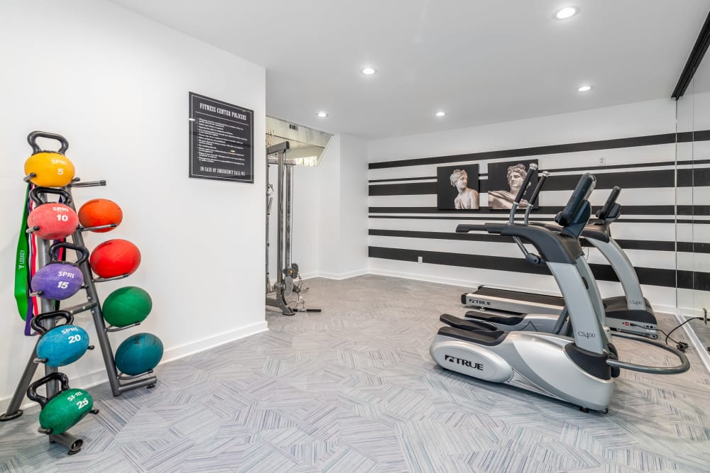Fitness center at Wythe Apartment Homes in Irving, Texas