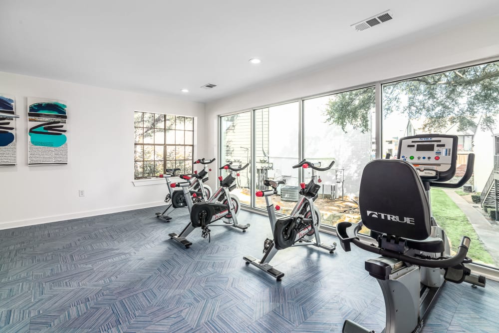 Modern fitness center at Wythe Apartment Homes in Irving, Texas