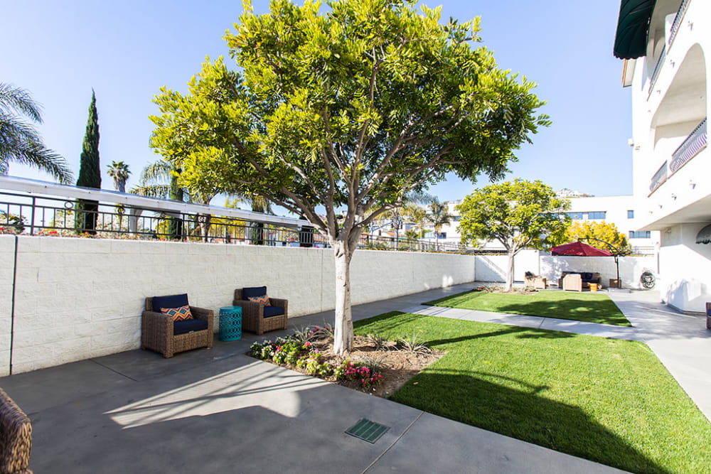 Courtyard with seating at San Clemente Villas by the Sea in San Clemente, California