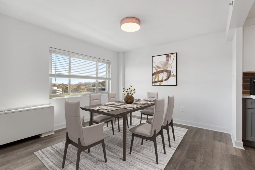 Enjoy Apartments with a Dining Room at Ruxton Tower 
