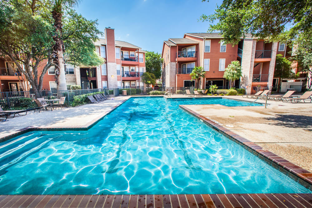 Large resident pool at Ashley Oaks in San Antonio, Texas