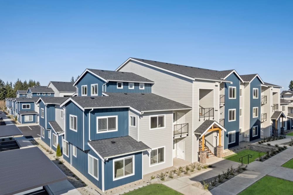 Outside view of the building at Wyndstone Apartments in Yelm, Washington