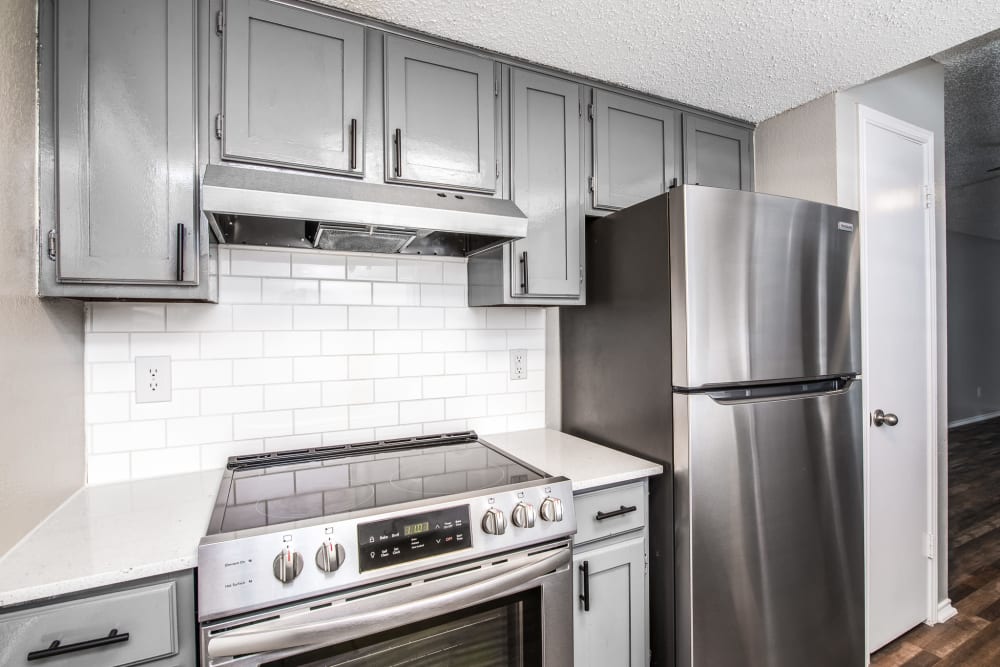 Kitchen with modern appliances at Wythe Apartment Homes in Irving, Texas