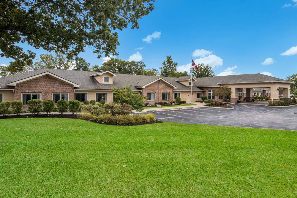 Exterior  lawn at Edgemont Place in Blaine, Minnesota