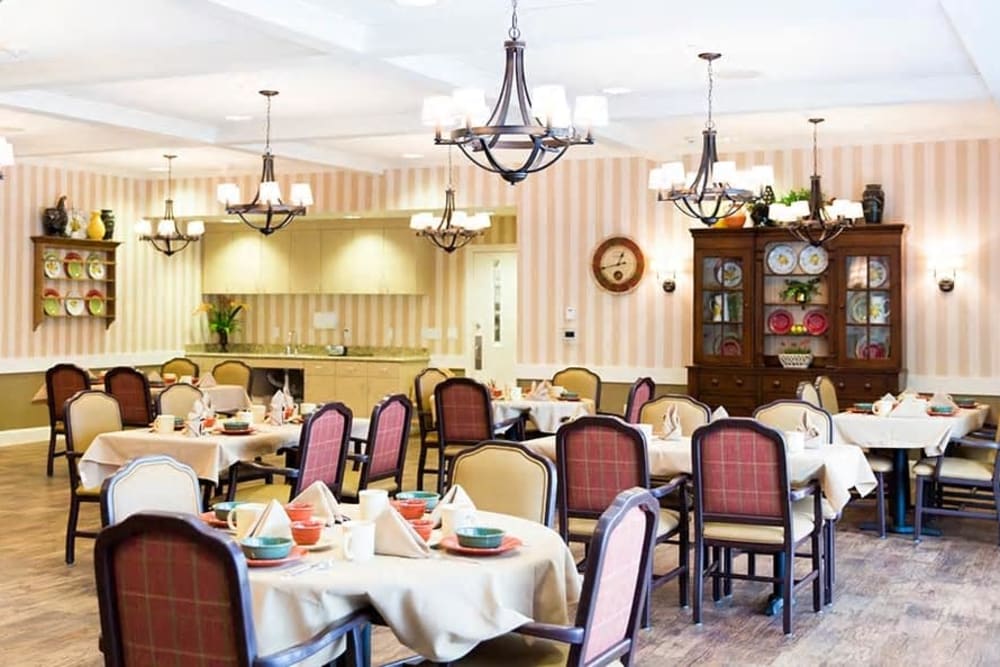 Dining room at Edgemont Place in Blaine, Minnesota