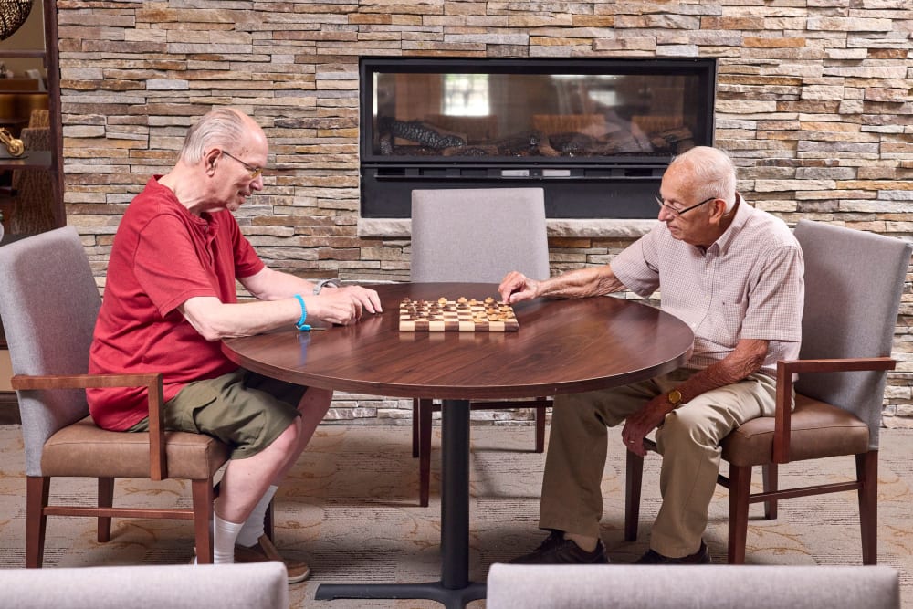 residents playing chess at Legacy Living Green Township in Cincinnati, Ohio