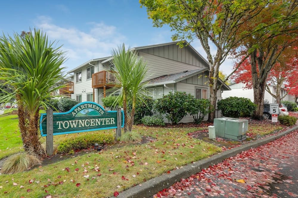 Exterior of Towncenter Apartments in McMinnville, Oregon