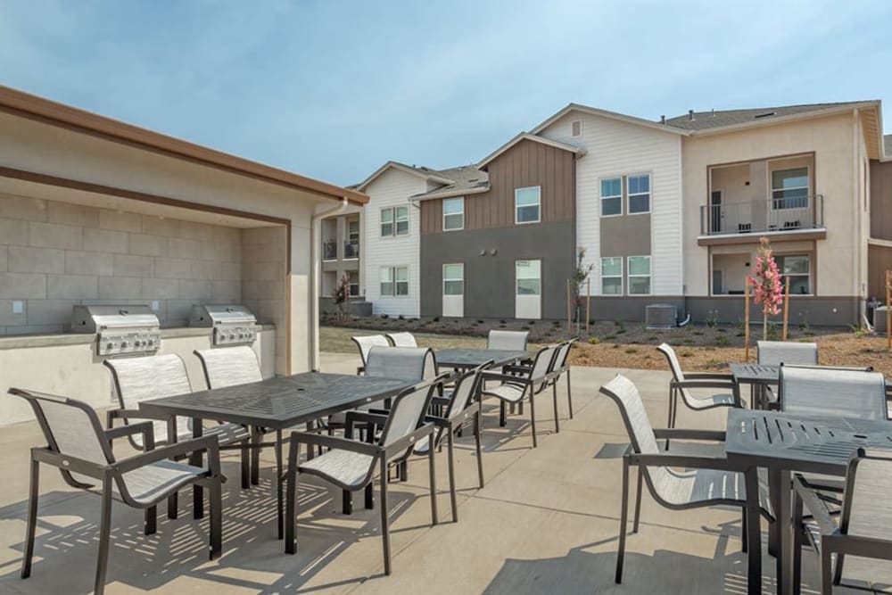 Outdoor resident lounge community at Eaton Ranch in Chico, California