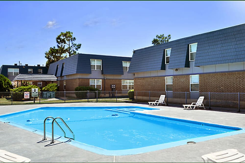 Swimming pool at Pickwick Place in Oklahoma City, Oklahoma